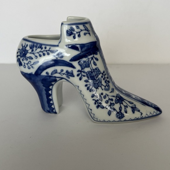 Vintage porcelain‎ Flower Vase Blue White High Heeled Shoe Decorative Figurine - Picture 1 of 9